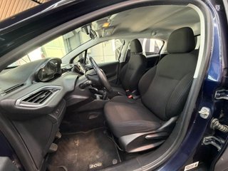 Peugeot 208 5P STYLE 1.2L PureTech 60KW (82CV)