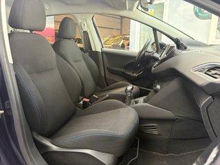 Peugeot 208 5P STYLE 1.2L PureTech 60KW (82CV)