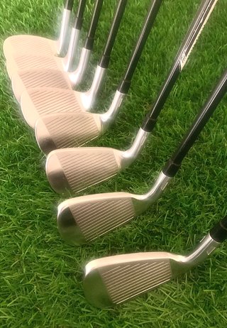 Golf set 14 palos TAYLORMADE Qi10 Grafito