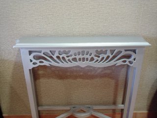 Mueble recibidor lacado plateado