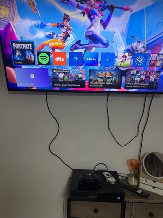 Xbox One con controller e gioco FIFA 15