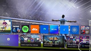 Xbox One con controller e gioco FIFA 15