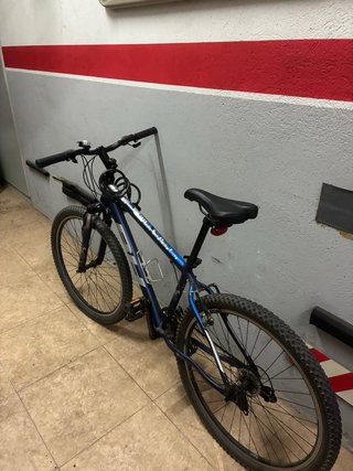 Bicicleta BH azul poco usada
