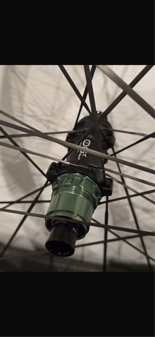 Llantas road 1124g,45mm,24 int,radios carbono