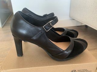 Zapatos Clarks Ambyr Light Negros