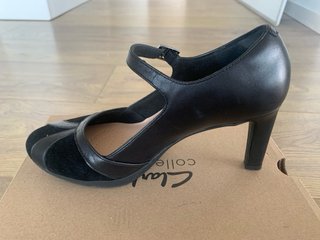 Zapatos Clarks Ambyr Light Negros