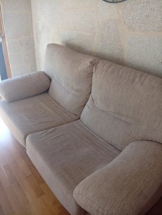 Sofá de 2 plazas color beige