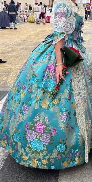 Traje de Fallera con manteletas