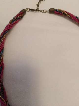 Collar verano con colgante piedra rosa