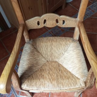4 Sedie in legno con sedile in vimini, 60 euro ciascuna