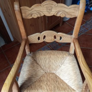 4 Sedie in legno con sedile in vimini, 60 euro ciascuna