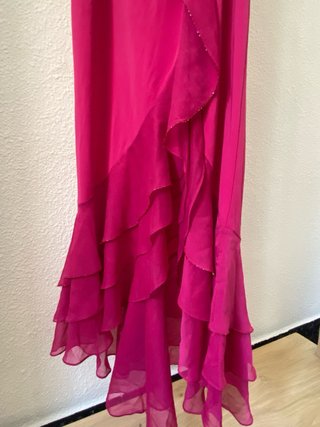 Vestido rosa fucsia con pedrería