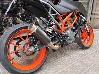 KTM Duke 125 Negra y Naranja