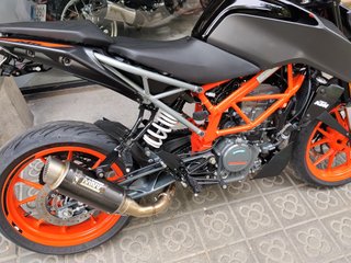 KTM Duke 125 Negra y Naranja