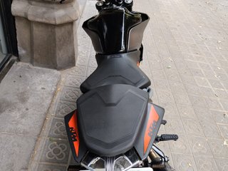 KTM Duke 125 Negra y Naranja