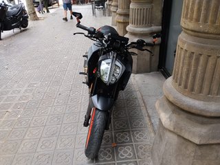 KTM Duke 125 Negra y Naranja