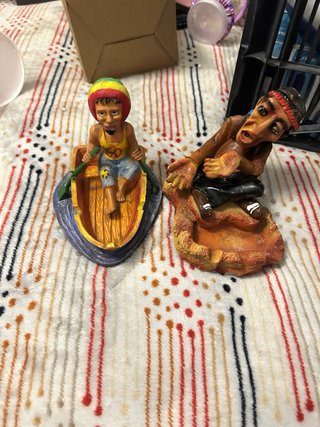 Cenicero Figura Indígena Sentado
