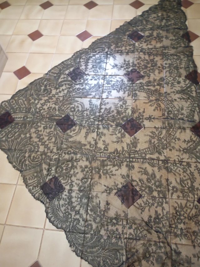 Mantilla Francesa Tres Picos Negra