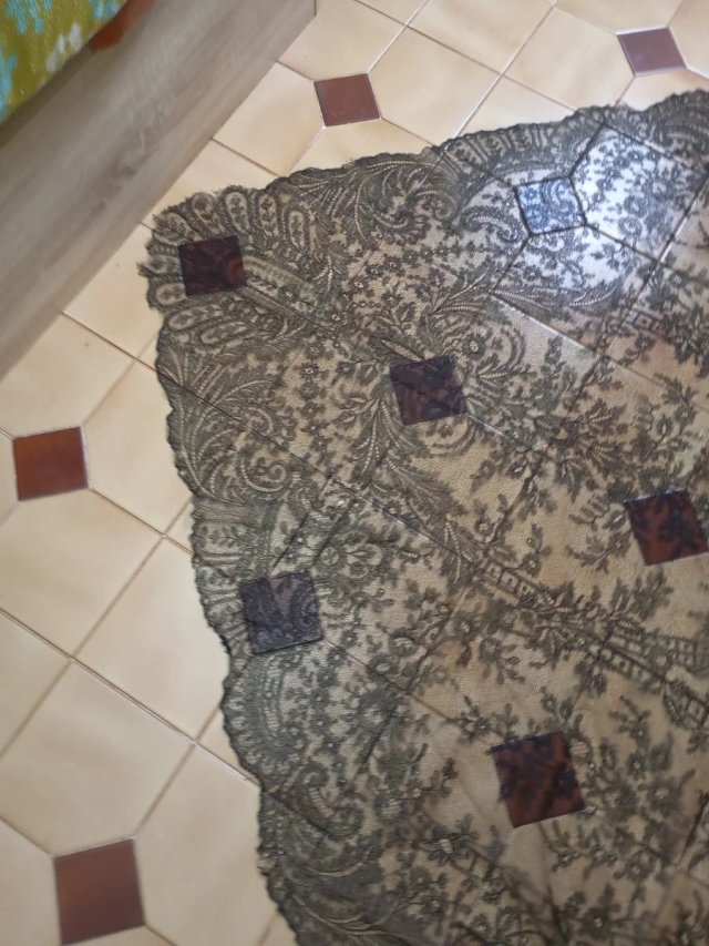 Mantilla Francesa Tres Picos Negra