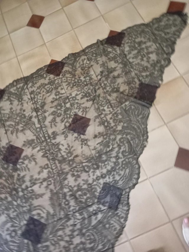 Mantilla Francesa Tres Picos Negra