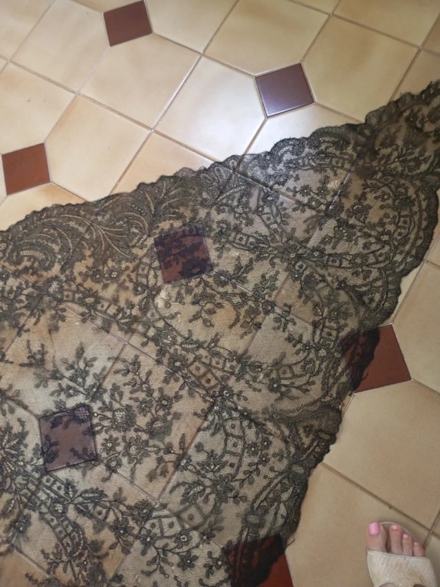 Mantilla Francesa Tres Picos Negra