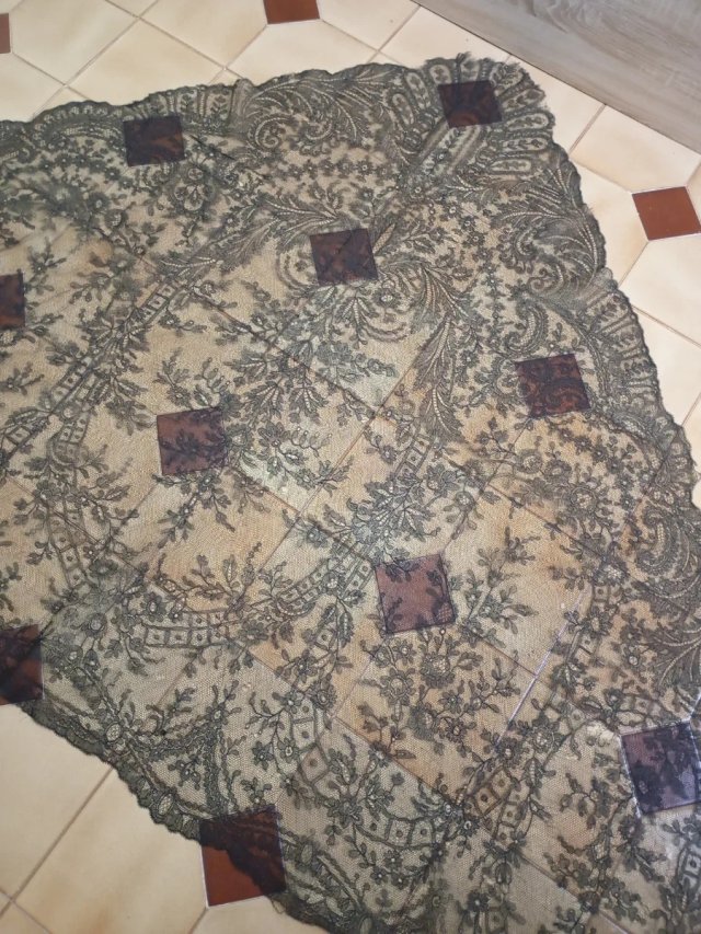 Mantilla Francesa Tres Picos Negra