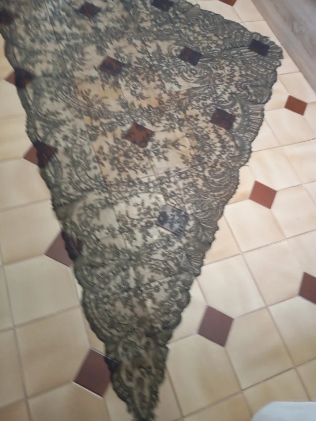 Mantilla Francesa Tres Picos Negra