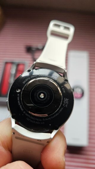 Samsung Galaxy Watch 5 Blanco y Morado