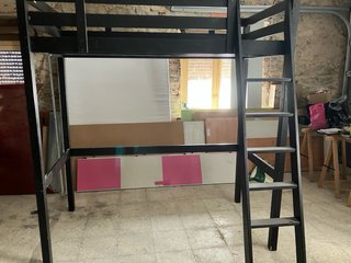 Cama alta Stora Ikea madera negra