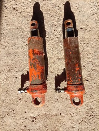 2 Cilindros Hidráulicos Usados