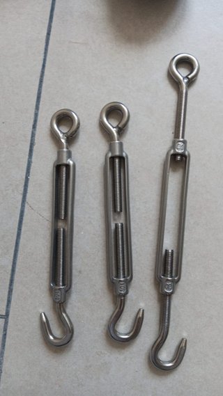 KIT DE TENDEDERO DE PARED EXTERIOR SIN USAR. 25€.