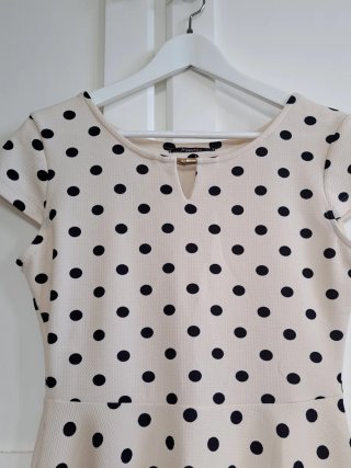 Vestido lunares beige y negro