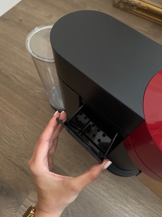 Cafetera Nespresso Vertuo Next Roja NUEVA