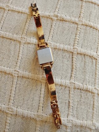 Relógio Citizen Dourado e Branco