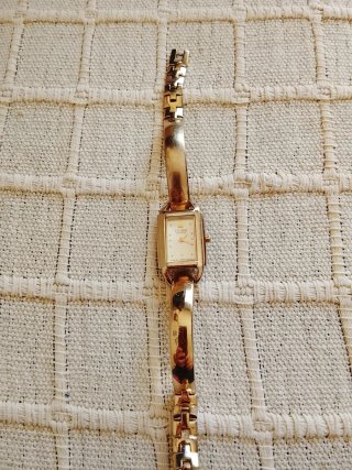 Relógio Citizen Dourado e Branco