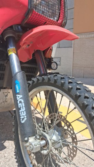 Honda Transalp 600 con tren delantero KTM adaptado
