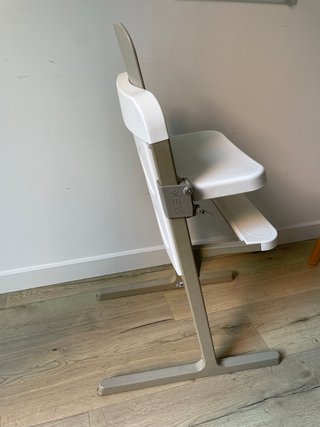 Urge!! Trona con altura ajustable