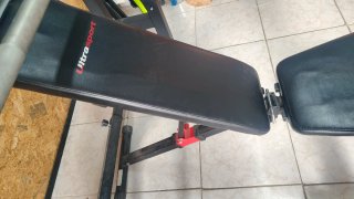 Banco de pesas y barra para gimnasio
