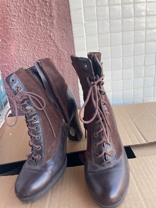 Botines de piel marrones con cordones , POCO USO