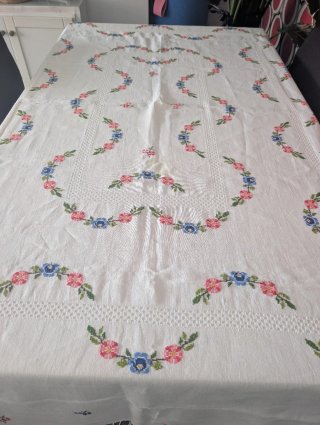 Juego de manteles bordados florales
