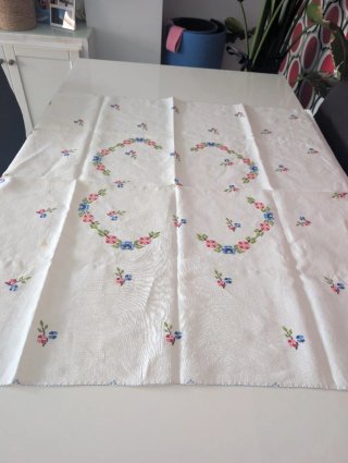 Juego de manteles bordados florales