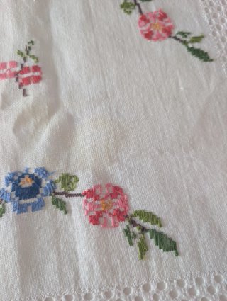 Juego de manteles bordados florales