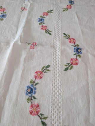 Juego de manteles bordados florales