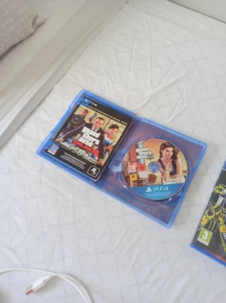 Confezione 5 Giochi PS4: GTA V, MotoGP, FIFA, The Crew