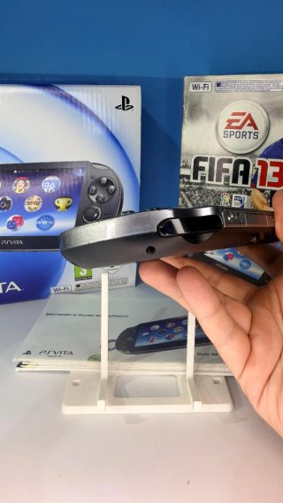 PS Vita OLED con caja Edición Especial FIFA 13