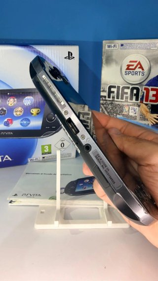 PS Vita OLED con caja Edición Especial FIFA 13