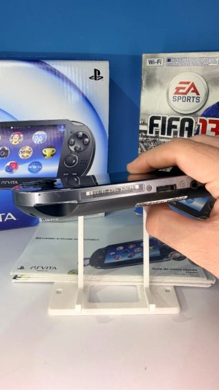 PS Vita OLED con caja Edición Especial FIFA 13