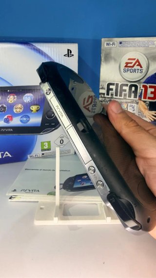 PS Vita OLED con caja Edición Especial FIFA 13
