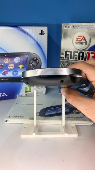 PS Vita OLED con caja Edición Especial FIFA 13