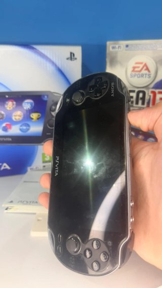PS Vita OLED con caja Edición Especial FIFA 13